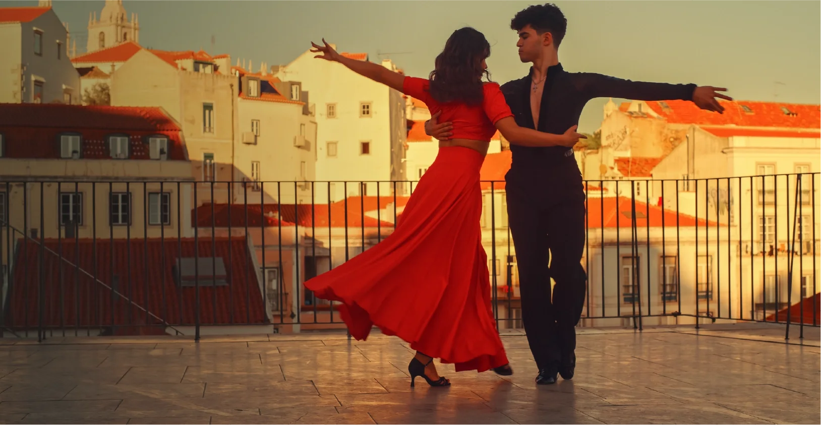 Pareja bailando flamenco